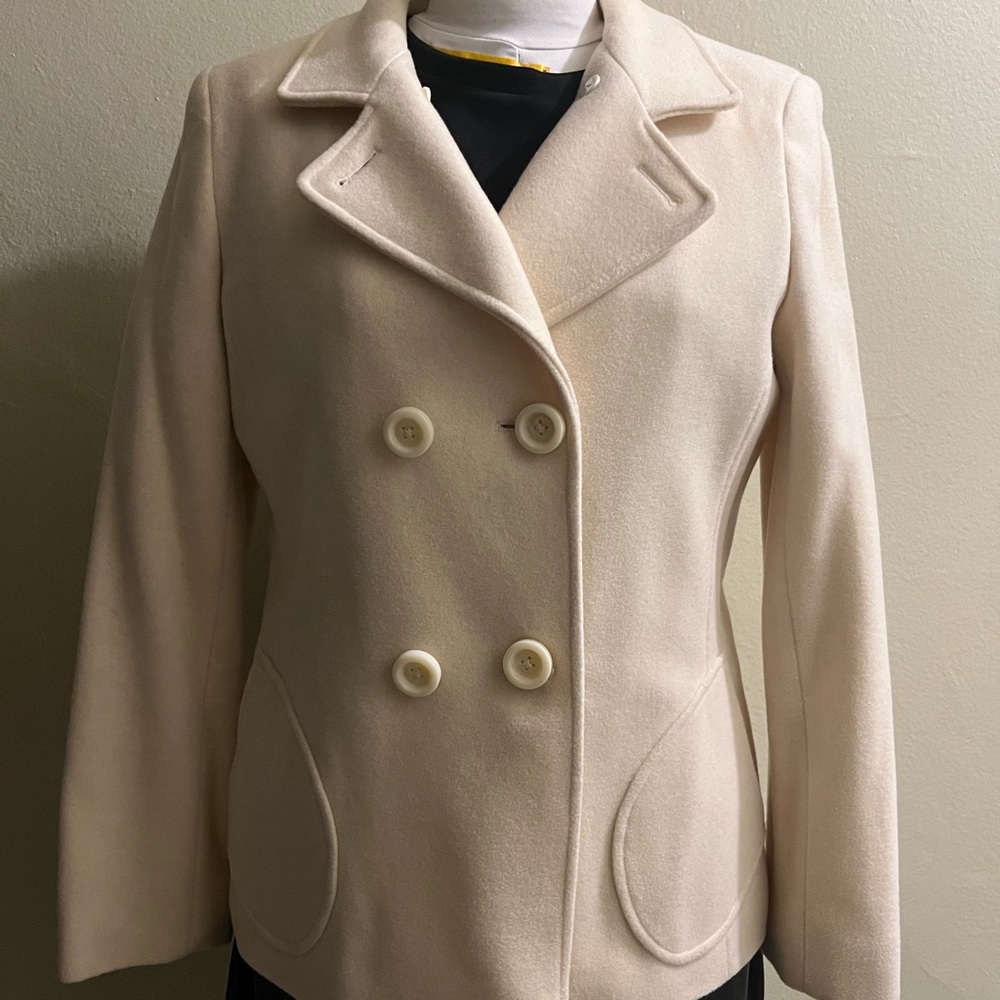 Wool Blend double breasted low waist coat.